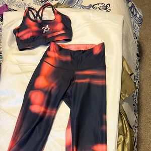 2 piece Peloton workout set! Great buy! Beautiful set, like new!